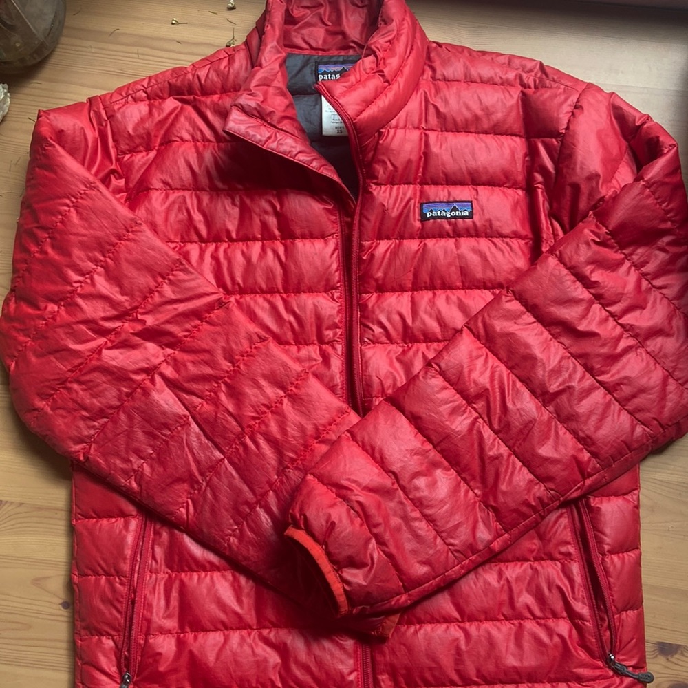 Patagonia mens XS puffer - red